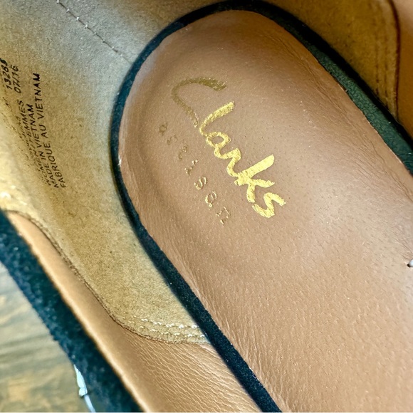 NWOB Clarks Artisan Women's Tarah Patent Suede Leather Black Pumps Chunky Heel 8 - Picture 3 of 9